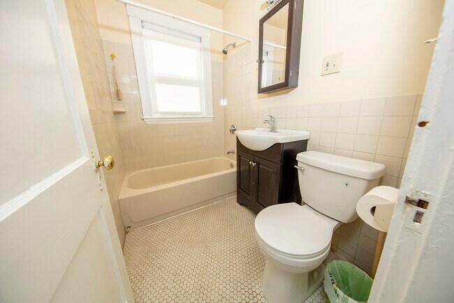 Building Photo - 22 Priesing St Unit 22