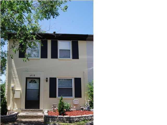 Building Photo - 2 bedroom, 1 bathroom town house located in the heart of Fern Creek