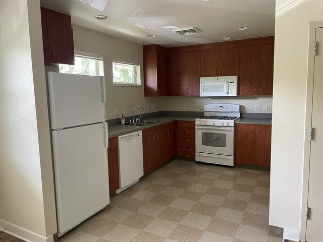 Building Photo - 113 N Avenue C Unit Apartment