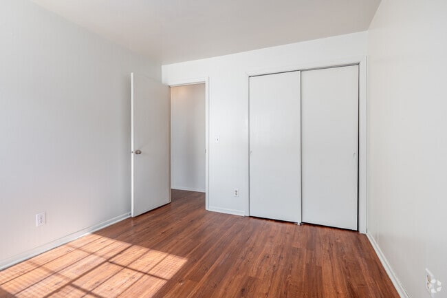 2BR, 1BA - 700SF - Bedroom - Fon Du lac Terrace Apts