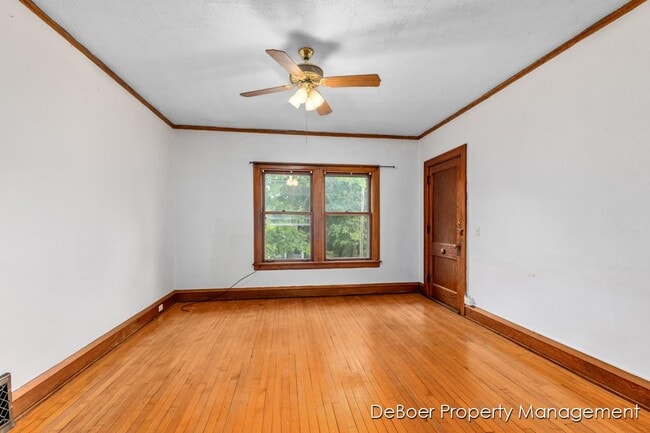 Photo - 301 W Dutton St