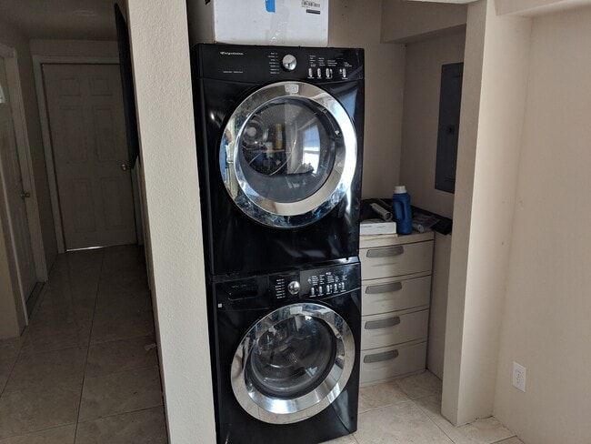 Lavadora y secadora - 579 Boyd Dr