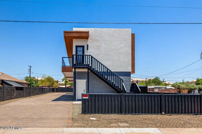 Photo - 1725 W Sherman St