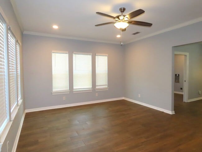 Photo - Beautifully Updated 2 Bedroom, 1 Bathroom ...