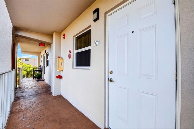 230 NE 26th Ave Unit 302