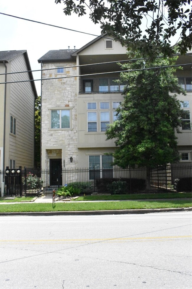 Photo - 2922 Leeland St