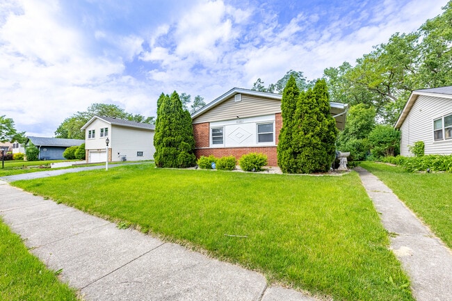 Building Photo - 2722 Larkspur Ln