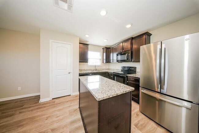 Photo - 821 NW 5th St