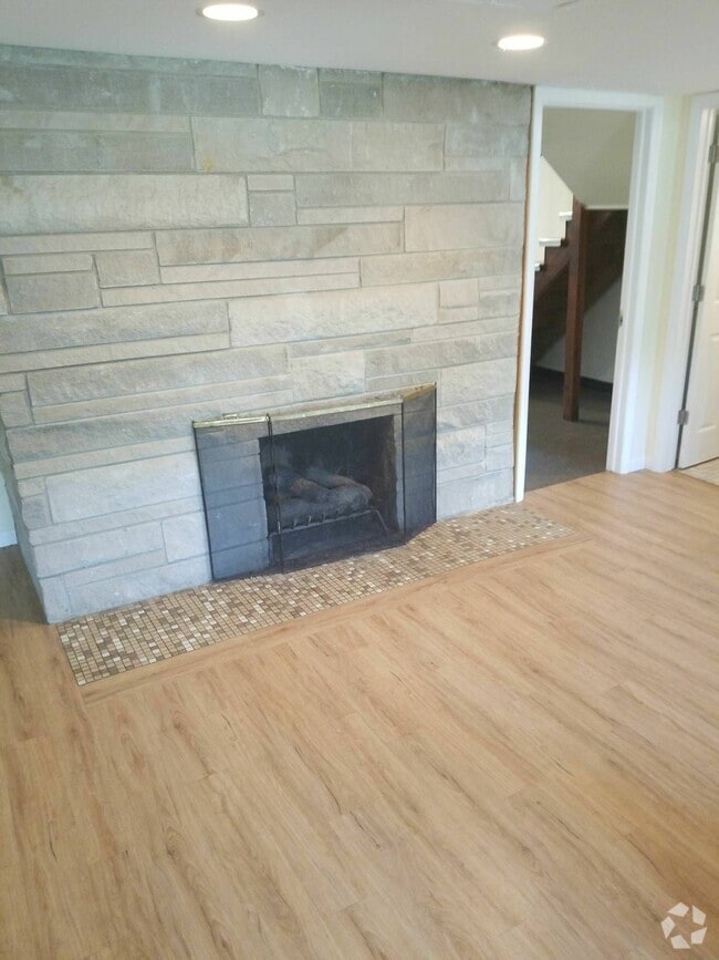 Building Photo - 1606HE Rental