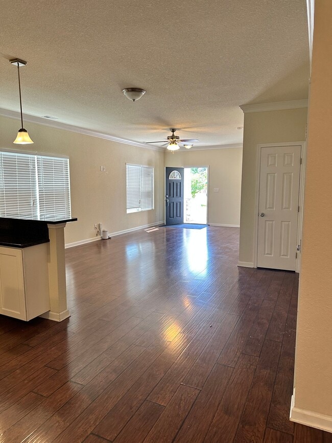 Photo - 205 Gee St