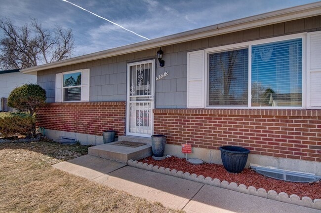 5553 Crystal Way