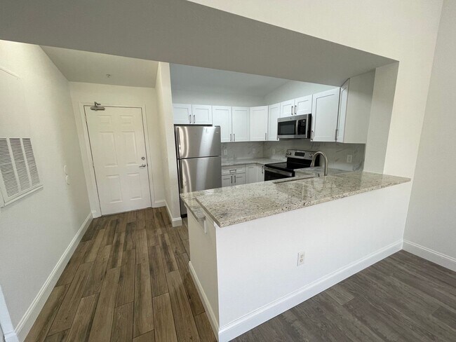 Photo - ANNUAL RENTAL - KEY ROYAL-2 BED 1 BATH THI... Unit 1333