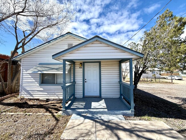 Building Photo - Charming Newly Updated 1 Bed / 1 Bath in the Heart of Kingman- Available Now!