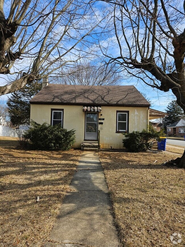 Building Photo - 101 N Forrest St Rental