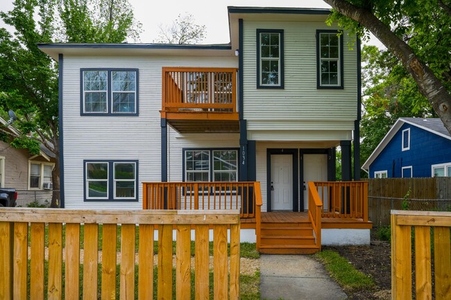 Four Plex on Hammond Ave. - Four Plex on Hammond Ave. Apartment Unit 4