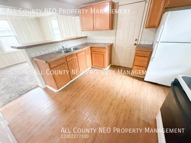 Photo - 470 Allyn St Unit 2