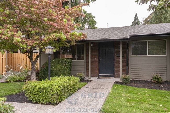 Building Photo - Charming two Bedroom in Mt. Tabor Unit 5105 A