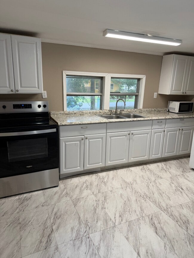 Photo - 10 Lakeview Dr