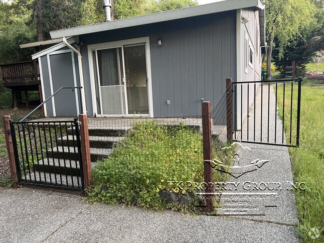 Building Photo - 17844 Huckleberry Dr Rental