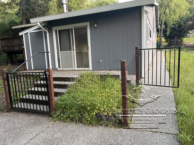 Photo - 17844 Huckleberry Dr House