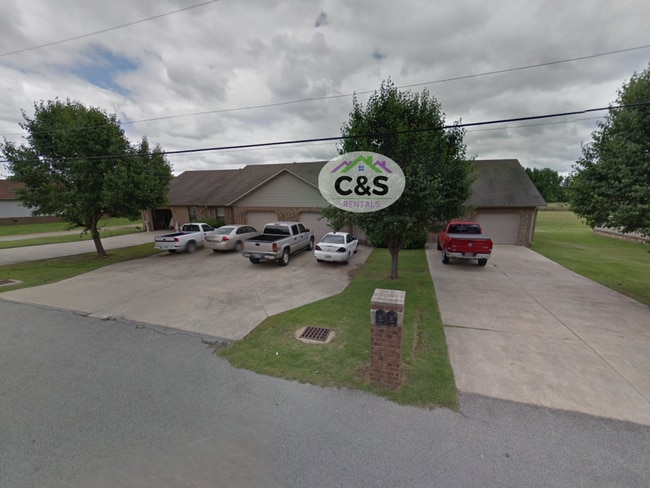 Building Photo - 601 Bogil Rd Unit 4