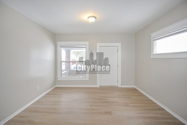 Photo - 820 N Oakland Ave