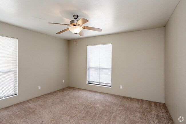 1BR, 1BA - 645 SF