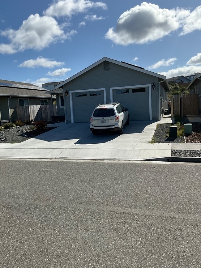 Building Photo - 1691 Windsor Ave