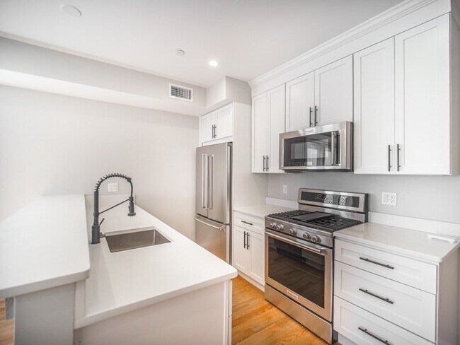 Building Photo - 194 Havre St Unit U:: 302