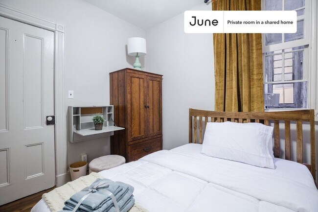 Room in Shared 5 bed/1 bath home in Hell's Kitchen
