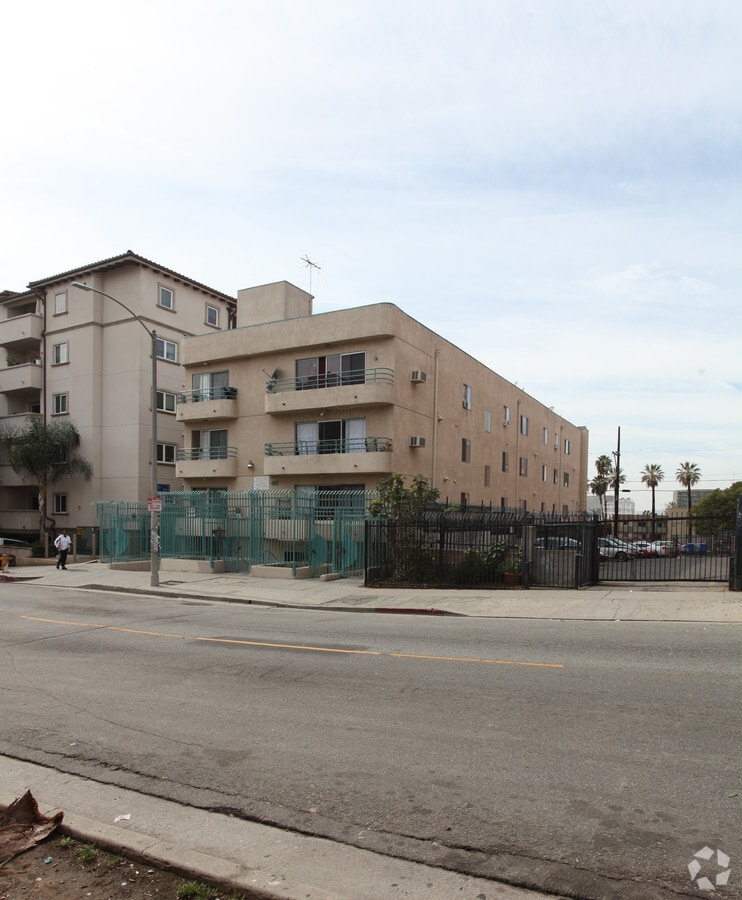 The Nicole Apartments - The Nicole Apartments