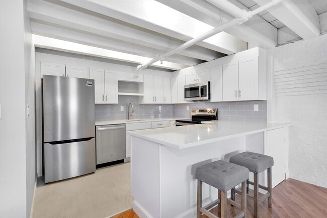 Photo - 33 Commercial Wharf Apartment Unit 3