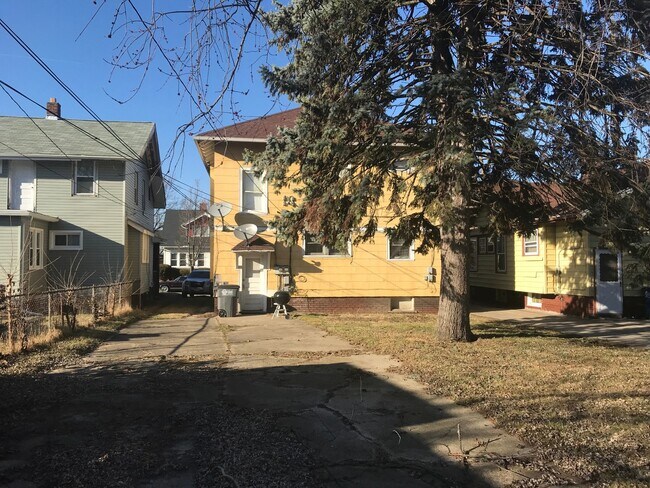 Photo - 1947 Sussex Pl Unit Upper