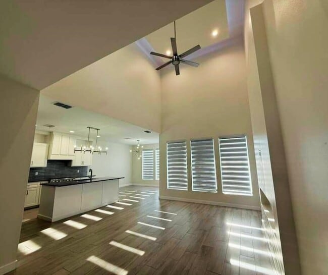 Photo - 7506 Cresta Bella St