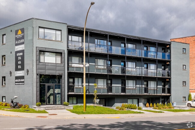 Building Photo - 5695 Rue Saint-Jacques