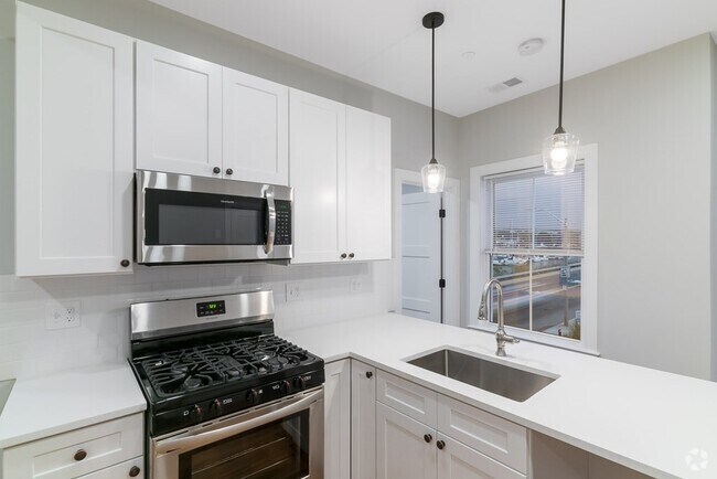 Building Photo - 475 Meridian St Rental