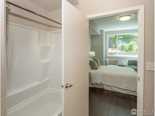 Master bath - 2850 E College Ave Unit 107