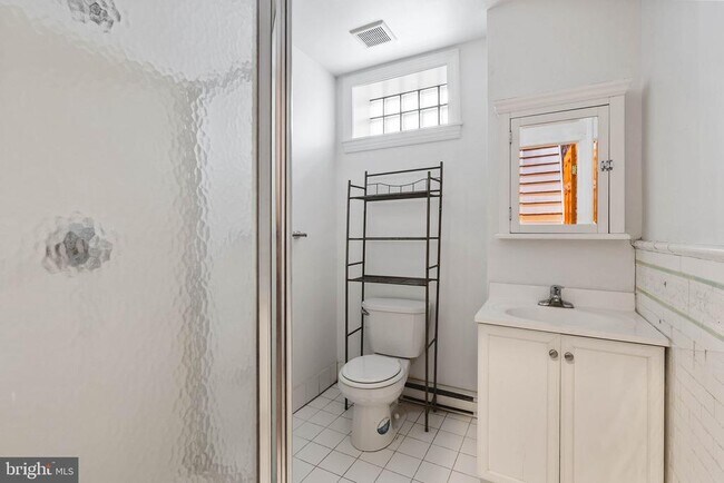 Photo - 732 Tasker St