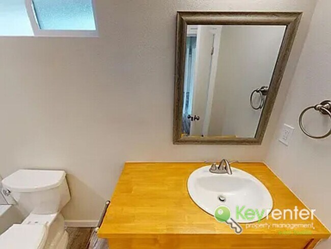 Photo - 7151-7153 Fauntleroy Wy SW Unidad 7153