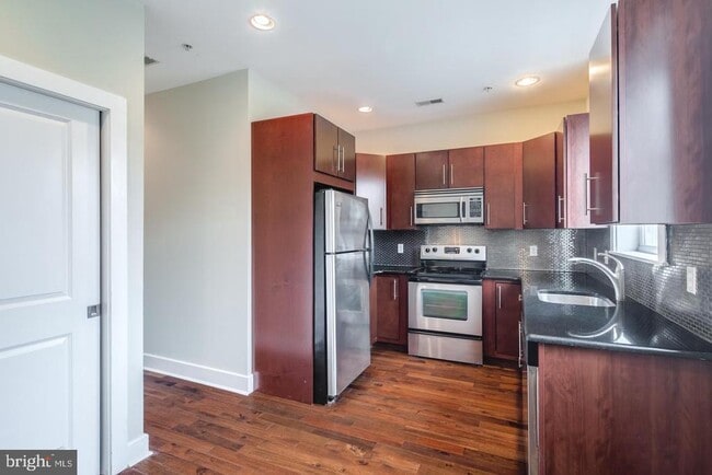 Photo - 2633 Catharine St Unit B