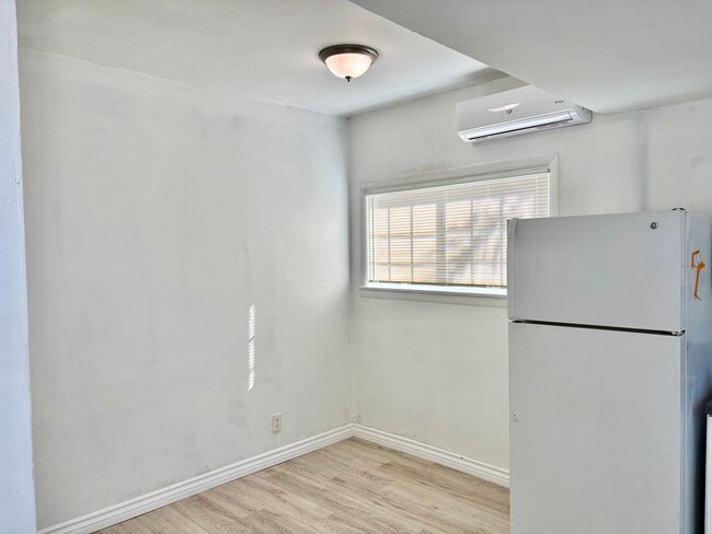 Photo - 3660 Roosevelt St Unit B