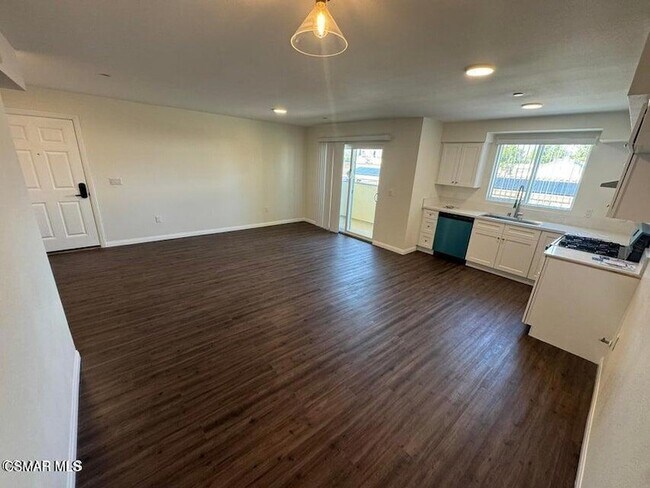 Photo - 1850 Buyers St Unit 203