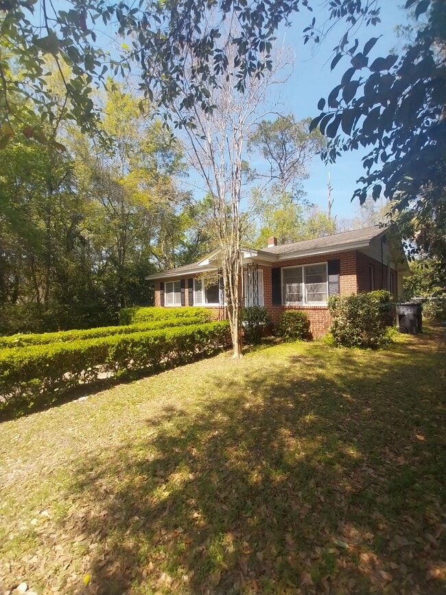 Photo - 1428 Charlotte St
