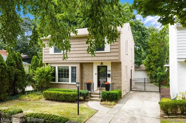 Photo - 758 Chester St