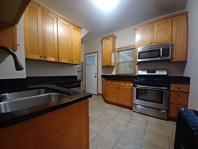 Building Photo - Excellent 3 bedroom Single Family in St Paul!!
