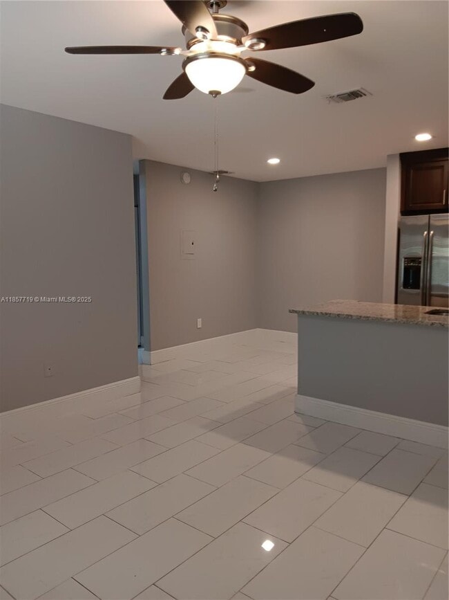 Photo - 6040 Shaker Wood Cir Unidad 208