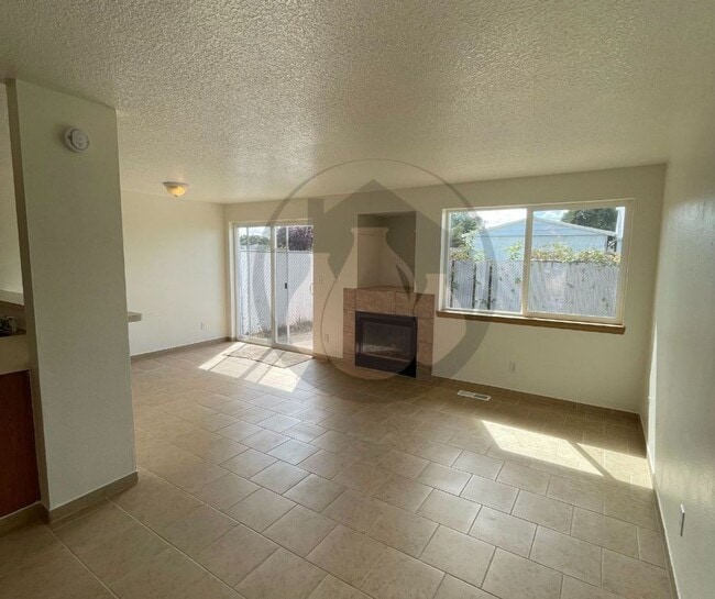 Photo - Charter Triplex #2022-1085 Unit 973