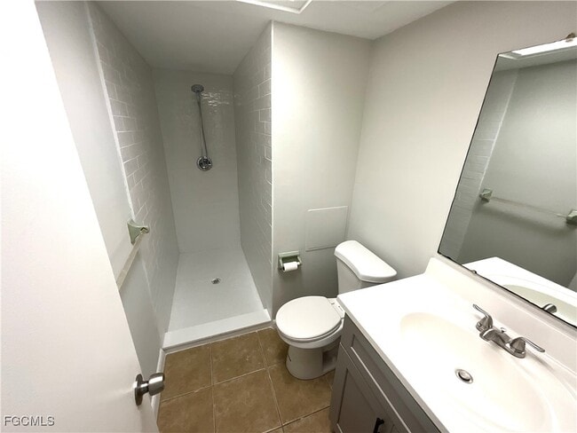 Building Photo - 610 SE 13th Ct