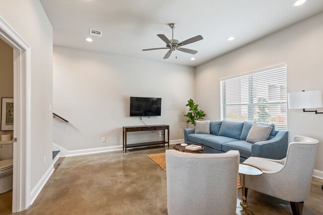 203 Firethorn Dr