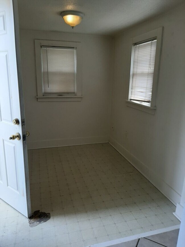 Photo - (2006 7th Avenue)